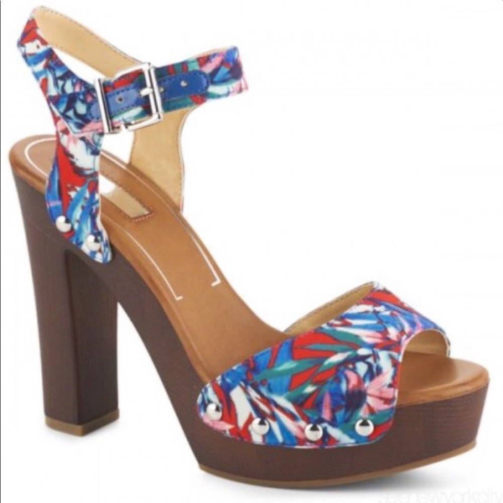 ISO!!! Jessica Simpson Phiolla platform sandal